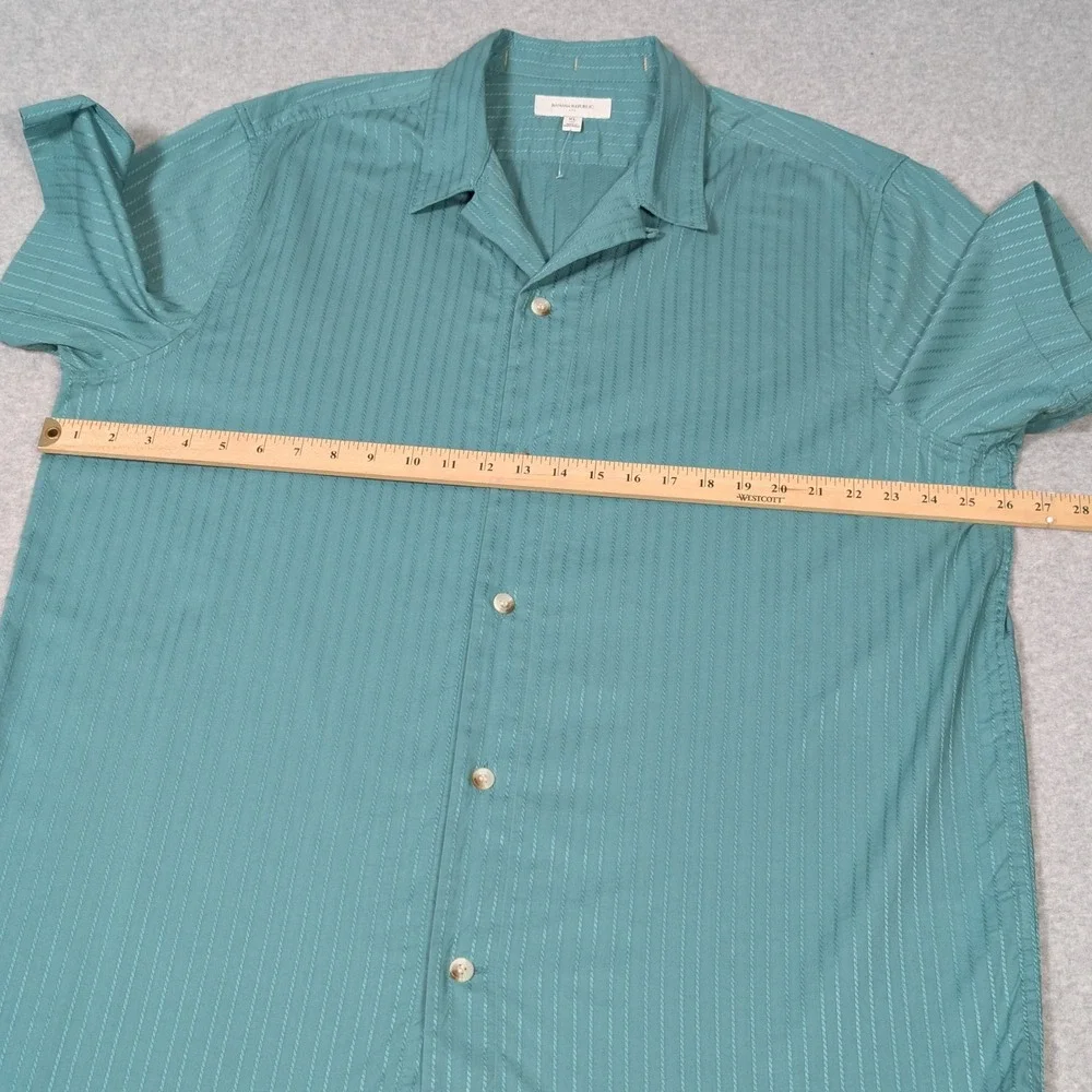 Banana Republic Resort Button Up Shirt Mens XL Tall Short Sleeve Textured